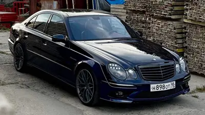 W211